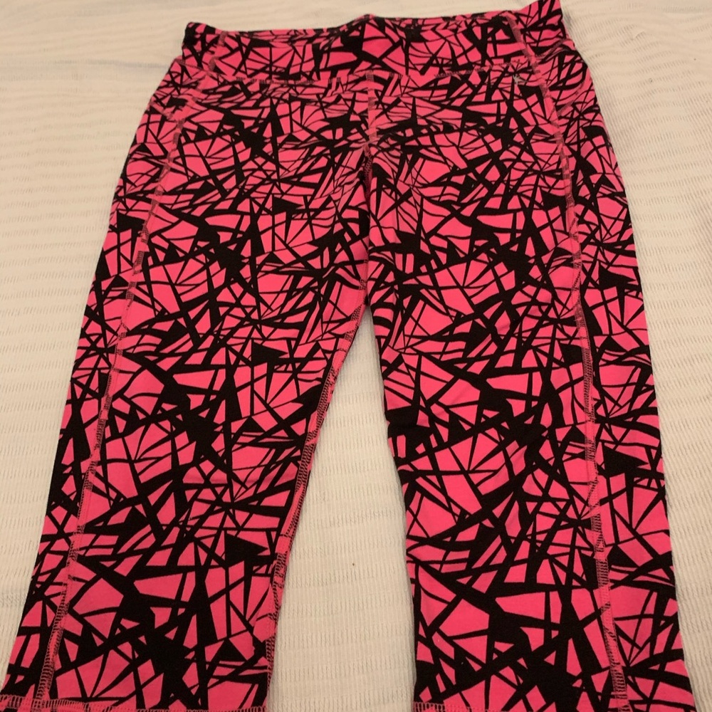 pink crop leggings